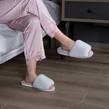 Cozy Parlovable Women's Faux Fur Slippers for Total Comfort