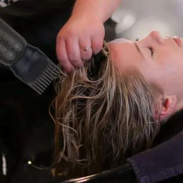 FZWONVUC 4 Pack Root Comb Applicator Bottle, Hair Oil Applicator, Oil Comb Applicator Bottle for Hair Dye Shampoos Hair Salons (Black+White+Purple+Pink)