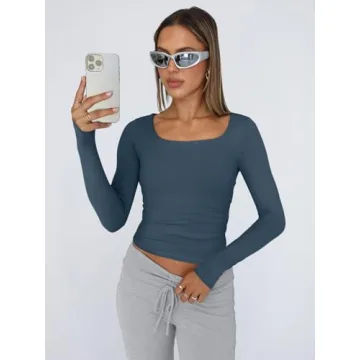 Trendy Queen Women's Long Sleeve Crop Top Y2K Winter Shirt
