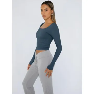 Trendy Queen Women's Long Sleeve Crop Top Y2K Winter Shirt