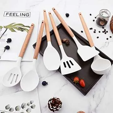 BRIIEC 1pc White Silicone Solid Tuner with Wooden Handle, Heat Resistant Cooking Utensils, Ideal Cookware for Fring Fish, Eggs, Meat, French Fries