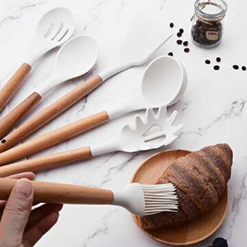 BRIIEC 1pc White Silicone Solid Tuner with Wooden Handle, Heat Resistant Cooking Utensils, Ideal Cookware for Fring Fish, Eggs, Meat, French Fries