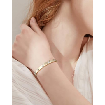 Elegant Moissanite Four Leaf Clover Bracelet for Women