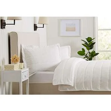 Great Bay Home Textured Spandex King Quilt Set Includes Shams. White Heavyweight Bedspread, All-Season Coverlet Bedding Set. Luxurious Warm Bedding Set