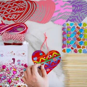 Winlyn 32 Sets Colorful Magic Color Scratch Valentine Hearts Ornaments Decorations Valentine Scratch Art Hearts Valentine's Day Craft Kits for Kids Classroom Activities Party Favors Gift Exchange