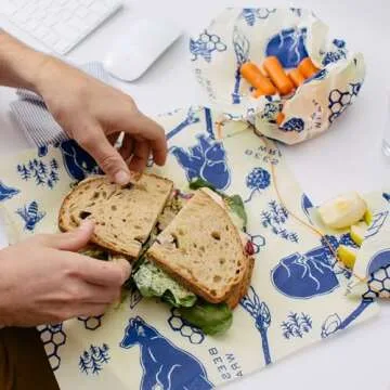 Bee's Wrap Reusable Beeswax Food Wraps Made in The USA, Eco Friendly Beeswax Wraps for Food, Sustainable Food Storage Containers, Reusable Bags Assorted 3 Pack (2M, 1 Sandwich), Bees + Bears Print