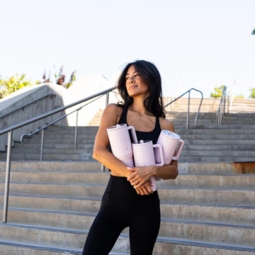 HydroJug Traveler 32 oz Water Bottle - Stylish & Functional