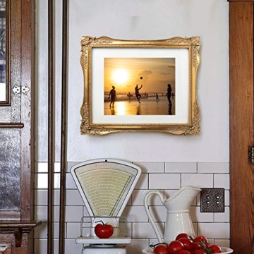 Elegant Antique Picture Frame for Cherished Moments