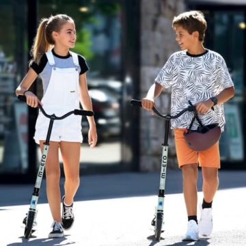 Micro Speed Deluxe Scooter - Smooth Ride for Teens and Adults