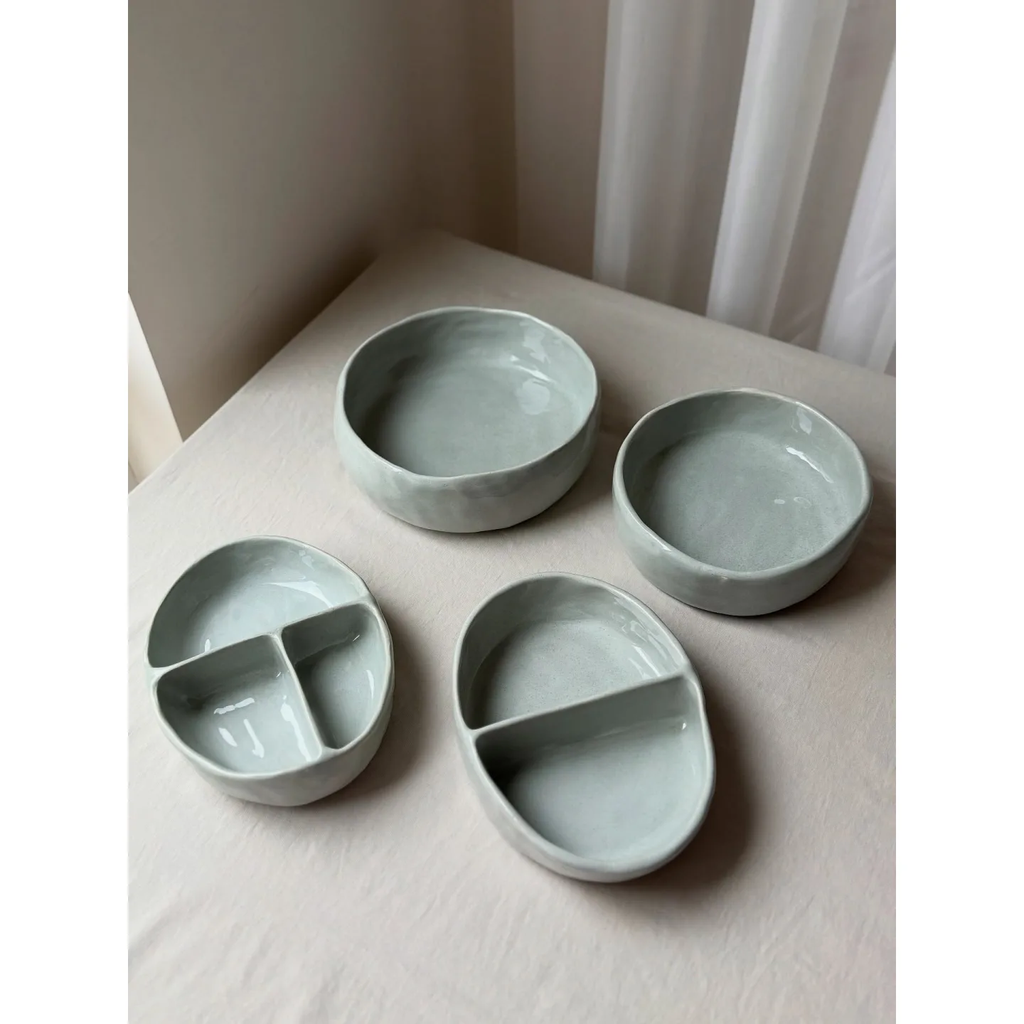 ظروف پذیرایی دفورمه سرامیکی دست‌ساز – مینیمال، قابل‌ شست‌وشو