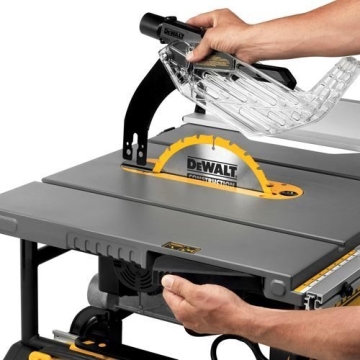 DEWALT 10-Inch Table Saw with 32-1/2 inch Rip Capacity