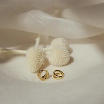 MUMREUES 14K Gold Huggie Earrings for Women