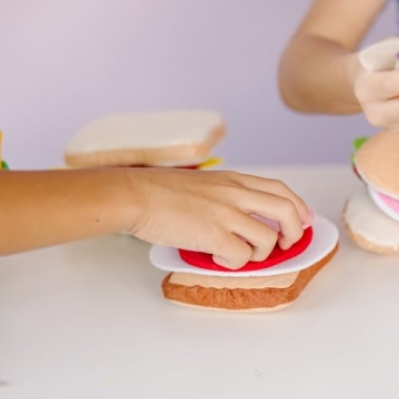 Melissa & Doug Felt Food Sandwich Play Set for Kids
