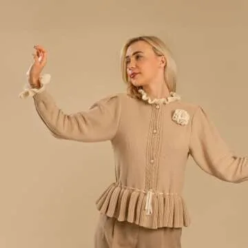 Kate Seamless Paper Backdrop for Photography Beige Cream Backdrop Paper (53''x16.4' Ivorine)