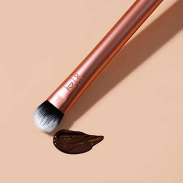 Real Techniques Expert Concealer Brush, Conceal Under Eyes & Cover Blemishes, Makeup Brush For Blending Liquid & Cream Concealer, Brighten Dark Circles, Cruelty-Free, Soft Bristles, 1 Count
