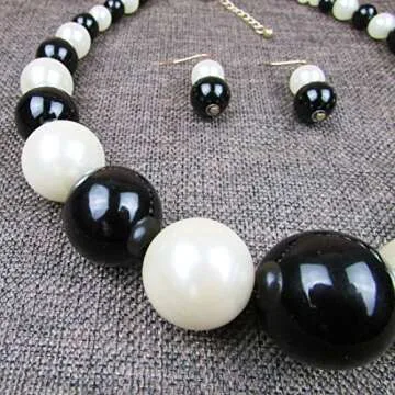 Yuhuan Womens Faux Big Pearl Choker Necklace and Earring Set Fashion Pearl Set (Black and White)