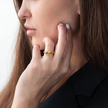 YeGieonr Gold Signet Ring for Women, Non-Tarnish 18K Gold Jewelry
