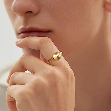YeGieonr Gold Signet Ring for Women, Non-Tarnish 18K Gold Jewelry