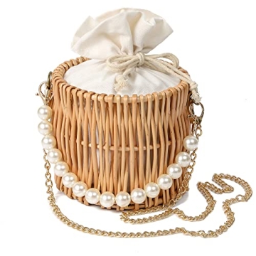 Chic Straw Beach Bags for Summer Outings and Casual Use