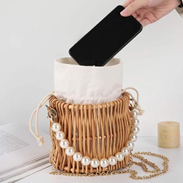 Chic Straw Beach Bags for Summer Outings and Casual Use