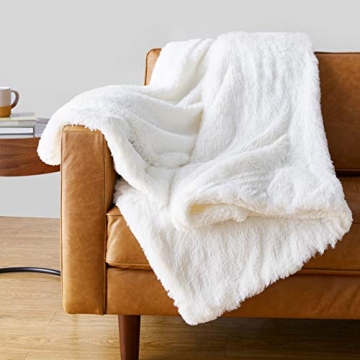 Ultra-Soft Sherpa Throw Blanket - Amazon Basics