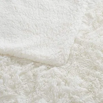 Ultra-Soft Sherpa Throw Blanket - Amazon Basics
