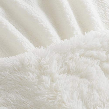 Ultra-Soft Sherpa Throw Blanket - Amazon Basics