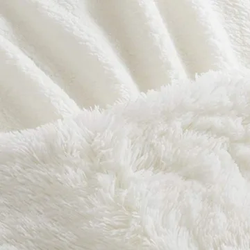 Ultra-Soft Sherpa Throw Blanket - Amazon Basics