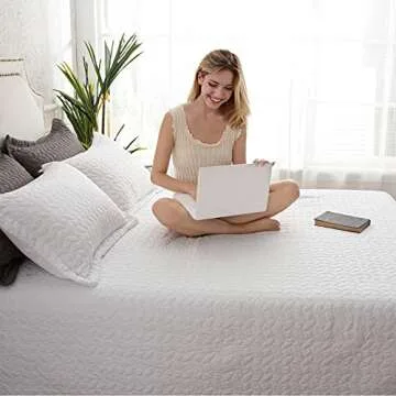 Hygge Hush Summer Quilt Set, Full Queen Size Pure White Leaves Pattern 3 Pieces Oversized Modern Style Bedspread for All Season (1 Quilt & 2 Pillow Shams)