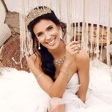 Inbagi 4 Pcs Quinceanera Crowns Costume Jewelry Sets Bride Wedding Crystal Queen Crowns Rhinestone Necklace Dangle Earrings Link Bracelet Set (Gold)