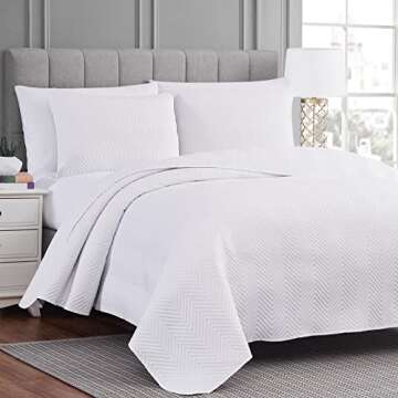 Vessia 3-Piece Quilt Bedding Set Full/Queen Size(90x96 inch) - Chervon Pattern Decorative Brushed Bedspreads - Lightweight Microfiber Bed Cover Coverlet(White, Includes 1 Quilt, 2 Shams)