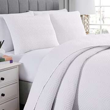 Vessia 3-Piece Quilt Bedding Set Full/Queen Size(90x96 inch) - Chervon Pattern Decorative Brushed Bedspreads - Lightweight Microfiber Bed Cover Coverlet(White, Includes 1 Quilt, 2 Shams)