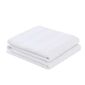 Vessia 3-Piece Quilt Bedding Set Full/Queen Size(90x96 inch) - Chervon Pattern Decorative Brushed Bedspreads - Lightweight Microfiber Bed Cover Coverlet(White, Includes 1 Quilt, 2 Shams)