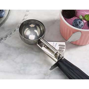 New Star Foodservice 34882 Commercial-Grade Thumb Press Food Disher/Ice Cream Scoop, 18/8 Stainless Steel, 1.25 oz, Size 30, Black