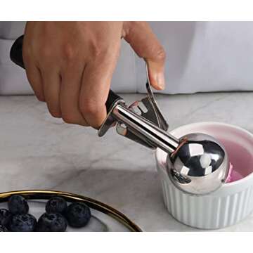 New Star Foodservice 34882 Commercial-Grade Thumb Press Food Disher/Ice Cream Scoop, 18/8 Stainless Steel, 1.25 oz, Size 30, Black