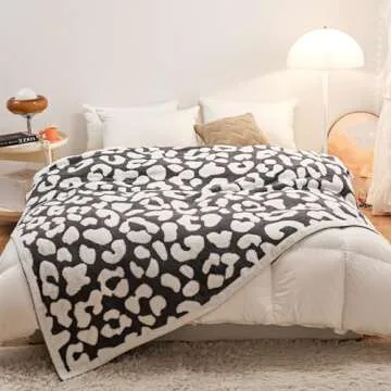 Cyusri Beige Checkered Throw Blanket