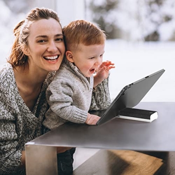 CLICK CLEAN Touchscreen Mist Cleaner with Microfiber and Phone Stand