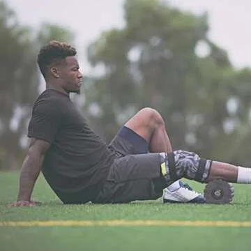 DonJoy Performance Bionic Knee Support Brace: Camo, Medium