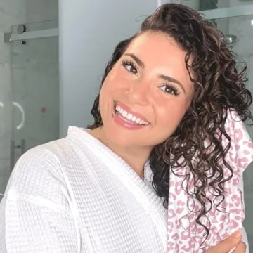 THE PERFECT HAIRCARE - Limited Edition Manes by Mell Microfiber Hair Towel & Hair Drying Scrunchie Set by Amanda Guido- Anti-Frizz, Gentle, Absorbent Hair Scrunchies or Face Washing Wristband