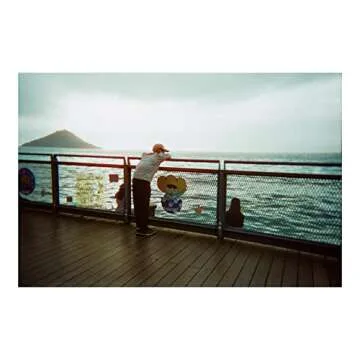 RETO Amber Spark 35mm Disposable Film Camera 27exp, Color Negative Film, Focus Free, Easy to Use, Built in Flash, Single Use (Film and Battery Included)