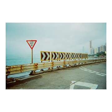 RETO Amber Spark 35mm Disposable Film Camera 27exp, Color Negative Film, Focus Free, Easy to Use, Built in Flash, Single Use (Film and Battery Included)