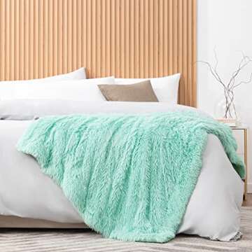 Dreamcountry Faux Fur Throw Blanket - Cozy and Chic Design