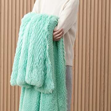 Dreamcountry Faux Fur Throw Blanket - Cozy and Chic Design