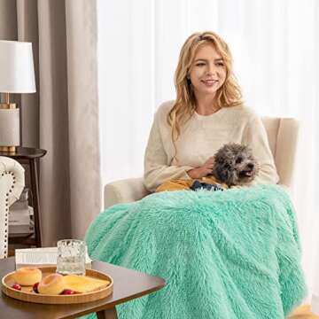 Dreamcountry Faux Fur Throw Blanket - Cozy and Chic Design