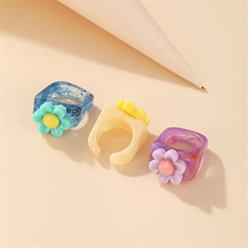 WCRAZYE 4Pcs Trendy Love Heart Resin Chunky Rings