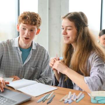 Henoyso 18 Pcs Aesthetic Bible Study Supplies Include Big Capacity Pen Bag with Zipper 12 Pcs Chisel Tip Bible Highlighters 5 Pcs Quick Dry Retractable Black Ink Pens for Office(Light Green)