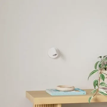 URTOM Wireless LED Spotlight with Remote Control - Versatile Indoor Lighting