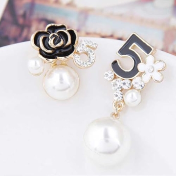 Trendy Floral Dangle Pearl Earrings for Every Occasion