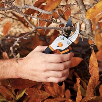 Fiskars Bypass Pruning Shears Sharp Rust-Resistant Garden Tool