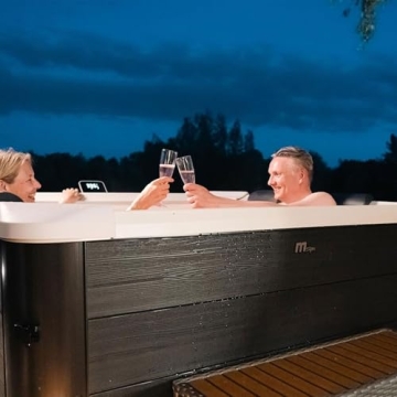 MSpa Oslo 4-6 Person Inflatable Hot Tub with Hydro Jets